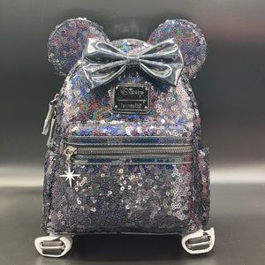24HR DROP ⬇️Loungefly Holographic Exclusive Minnie Backpack